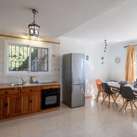 Mit Privatpool Fuer 6 Personen Ca 120 Qm In Nerja, Andalusien Costa Del Sol בית נופש נרחה