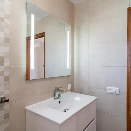 Mit Privatpool Fuer 6 Personen Ca 120 Qm In Nerja, Andalusien Costa Del Sol נרחה